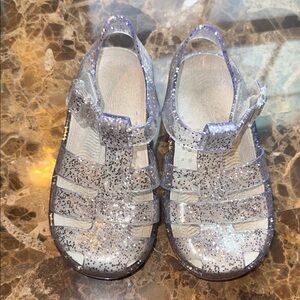 Size 8 toddler girls jelly fisherman sandals. Clear with silver sparkles.